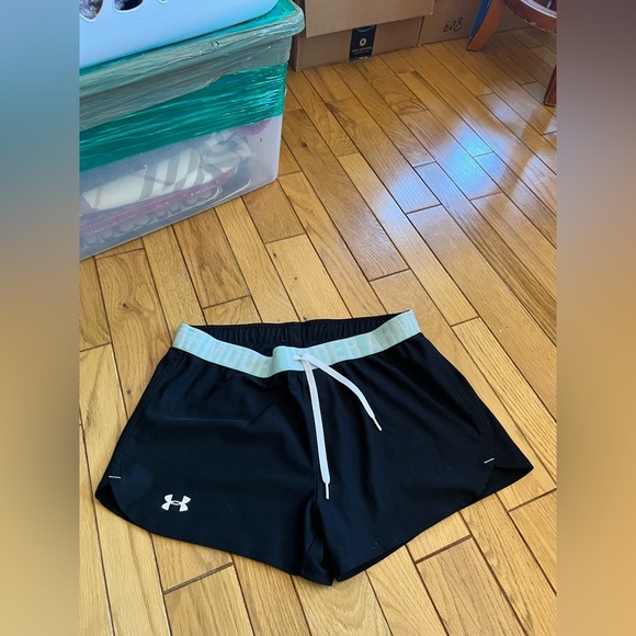 Under Armour - Loose - Heat Gear - Athletic Shorts - Picture 1 of 3